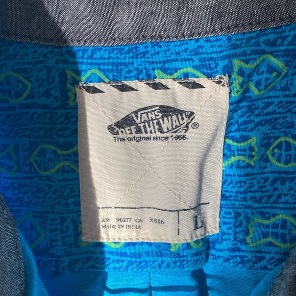 Vans blue with green fish short sleeve button down - Picture 4 of 4